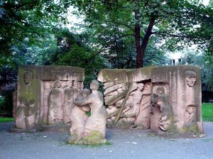 https://commons.wikimedia.org/wiki/File%3ARosenstrasse_Denkmal_3.jpg